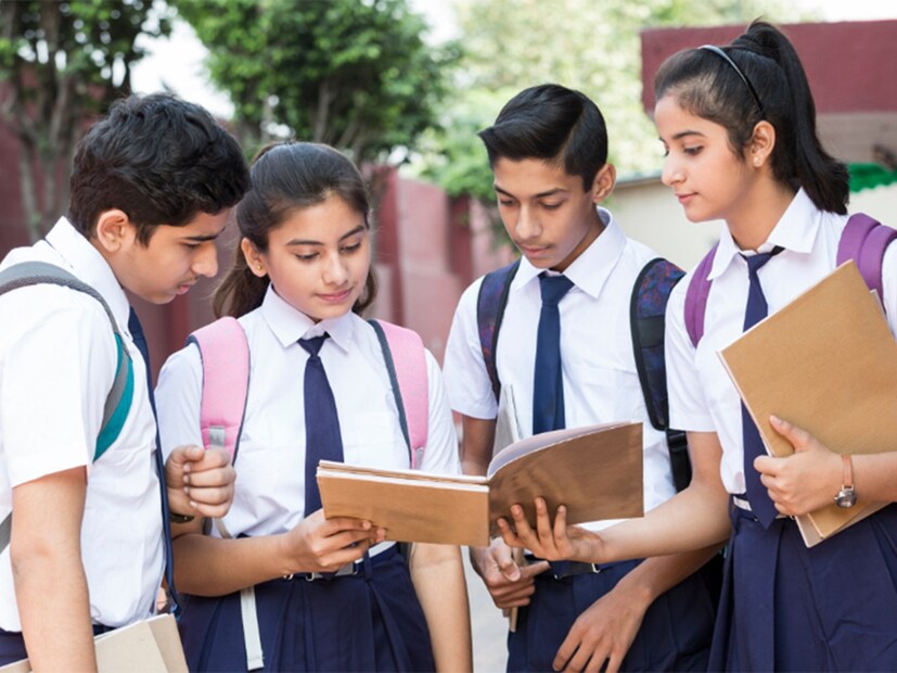 জনসাধারণের ভোটের মাধ্যমে নির্ধারিত কমিউনিটি চয়েস অ্যাওয়ার্ডও উন্মুক্ত। ইতিমধ্যে, পাঁচটি পুরষ্কার বিভাগের চূড়ান্ত বিজয়ীদের একটি বিশেষজ্ঞ বিচারক প্যানেল নির্বাচন করবে। আবুধাবি শীর্ষ সম্মেলনে শিক্ষা নেতা এবং নীতিনির্ধারকদের সাথে তাদের ধারণা এবং সেরা অনুশীলনগুলি ভাগ করে নেওয়ার জন্য চূড়ান্ত স্কুলগুলিকে আমন্ত্রণ জানানো হবে।