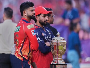 বিরাটের সাফল্যের দিনে ব্যর্থ শ্রেয়স, ‘এটাই ম্যাচের মোড় ঘুরিয়ে দিয়েছে..’ বললেন অধিনায়ক