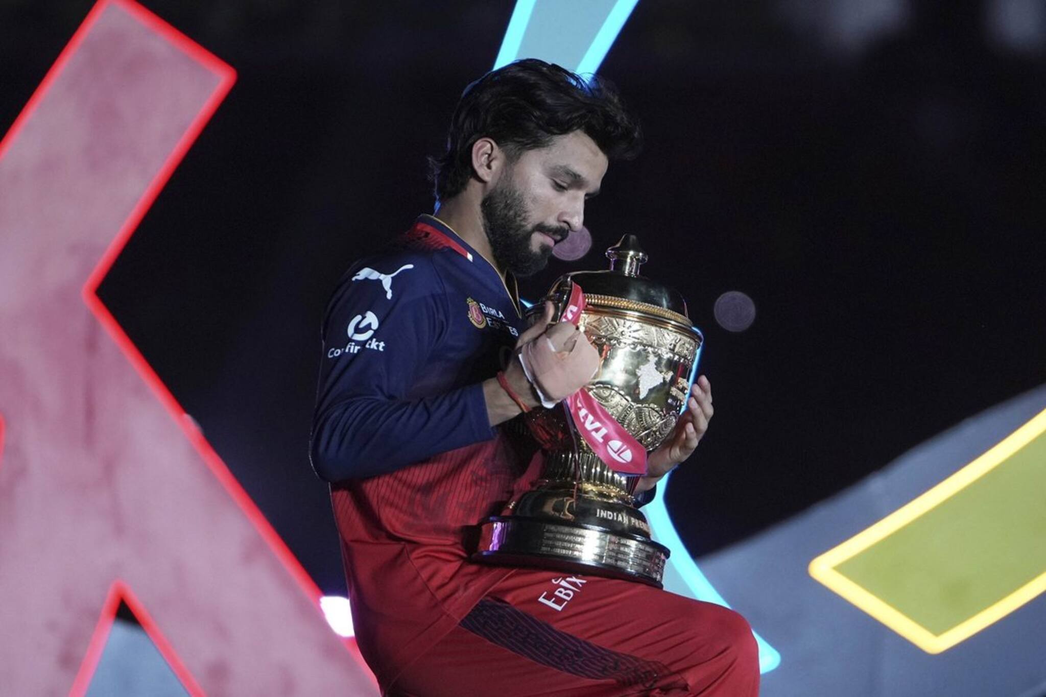 সব ক্রেডিট বিরাটের, রজতকে কেউ কিছুই বললেন না ? চ্যাম্পিয়ন হওয়ার পর কী জানালেন পাতিদার