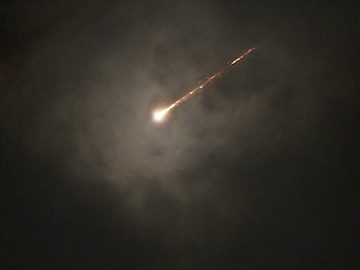 Iran Strikes Israel with Khorramshahr 4 Missile: আমেরিকার হামলার পাল্টা জবাব ইরানের , ১৫০০ কেজির ওয়ারহেড যুক্ত মিসাইল বৃষ্টি! মধ্যপ্রাচ্যে ভয়ঙ্কর যুদ্ধের আগুন…