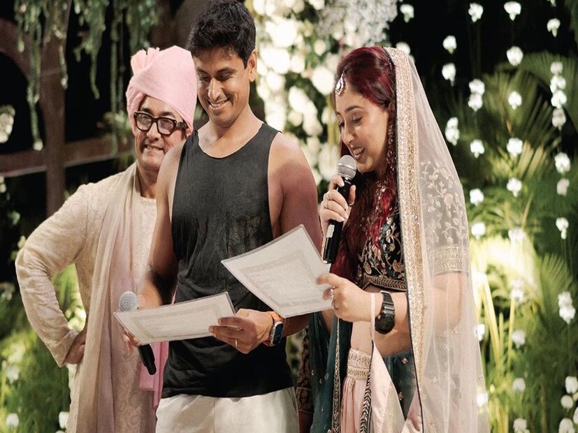 রিনা এবং কিরণের সঙ্গে বিরল যোগ:রিনার বাবার সঙ্গে জড়িয়ে থাকা এক ব্যক্তিগত মুহূর্তের কথা স্মরণ করে আমির জানান যে, বাবার ক্যানসার ধরা পড়ার পর সে কথা আমিরকে জানিয়েছিলেন রিনা। তবে মেডিক্যাল সাহায্য নিতে অনিচ্ছুকই ছিলেন। আমির তাঁকে চিকিৎসার জন্য রাজি করিয়েছিলেন। এই ঘটনাতেই প্রতিফলিত হয়েছে তাঁদের মধ্যেকার গভীর বিশ্বাস। তারপর কন্যা আইরার বিয়েতে সকলকে একসঙ্গে দেখেও আমিরের দারুণ অনুভূতি হয়েছিল।