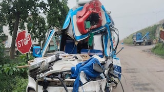 দুর্ঘটনাগ্রস্ত অ্যাম্বুল্যান্স৷ 