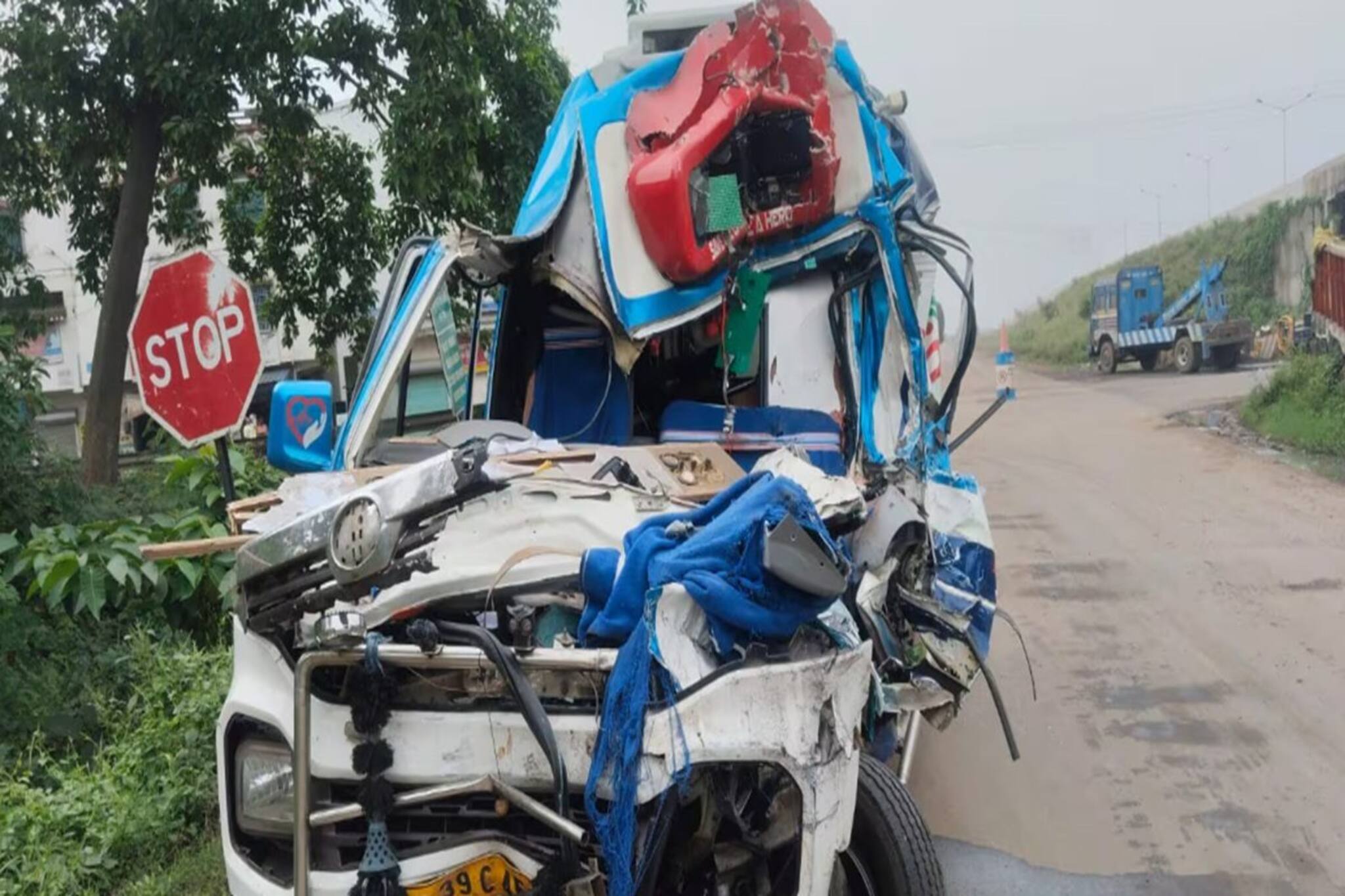 দুর্গাপুরের হাসপাতালে ভর্তি রোগী, দেখতে যাওয়ার পথে ভয়াবহ অ্যাম্বুল্যান্স দুর্ঘটনা! মৃত ৩