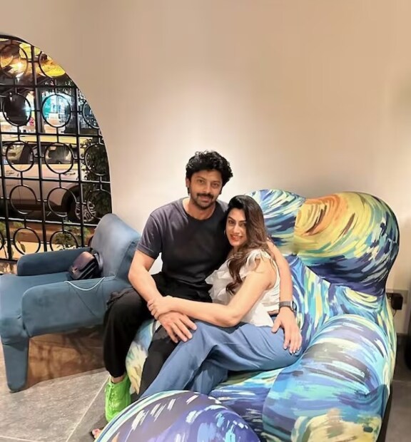 প্রসাদের ব্যাঙ্ক ট্র্যানজ্যাকশন যাচাই করে দেখে পুলিশ। তার বিরুদ্ধে এ-ও অভিযোগ যে, তামিলনাড়ু পাবলিক সার্ভিস কমিশন, গ্রেটার চেন্নাই কর্পোরেশন, ওয়াটার বোর্ড, ইনকাম ট্যাক্স ডিপার্টমেন্ট এবং রেলওয়েতে চাকরি পাইয়ে দেওয়ার নাম করে প্রায় ২০০ জনের কাছ থেকে ২ লক্ষ টাকা থেকে ২০ লক্ষ টাকা পর্যন্ত অর্থ নিয়েছে প্রসাদ ।