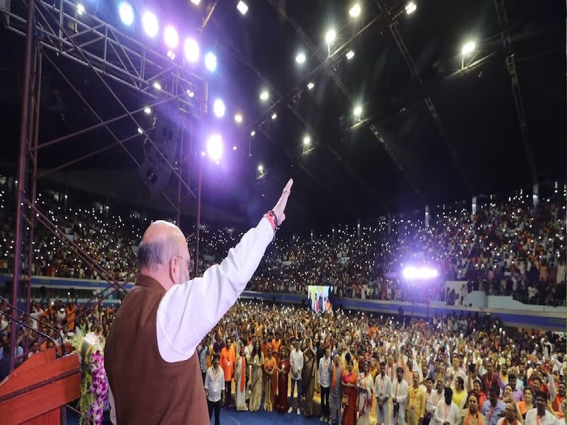 জানা গিয়েছে, ২৫ সেপ্টেম্বর রাতে মুম্বই থেকে কলকাতা বিমানবন্দরে আসবেন শাহ। রাত এগারোটা নাগাদ কলকাতা বিমানবন্দরে পৌঁছনোর কথা তাঁর। সেখান থেকে একটি হোটেলে পৌঁছবেন। সেখানে রাতে থাকবেন।