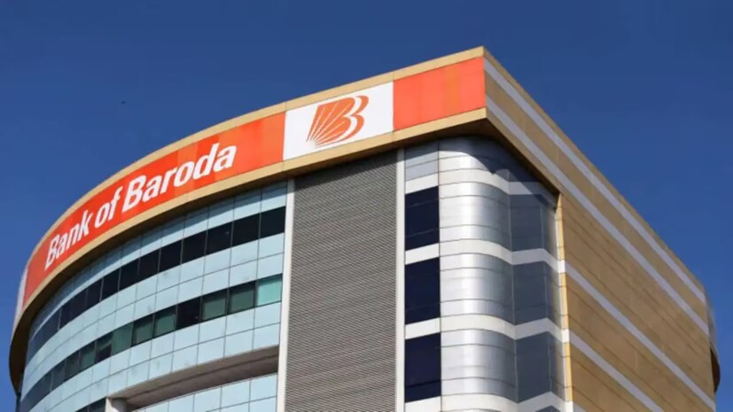 ব্যাঙ্ক অফ বরোদা (Bank of Baroda):ব্যাঙ্ক অফ বরোদায় ৫ বছরের এফডি-তে সাধারণ নাগরিকদের ৬.৫৫ শতাংশ হারে সুদ দেওয়া হচ্ছে। অন্যদিকে, প্রবীণ নাগরিকদের ৫ বছরের এফডি-তে ৭.১৫ শতাংশ সুদ প্রদান করছে এই ব্যাঙ্ক।