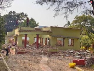 ভেঙে দেওয়া হচ্ছে অবনীন্দ্রনাথ ঠাকুরের বাড়ি