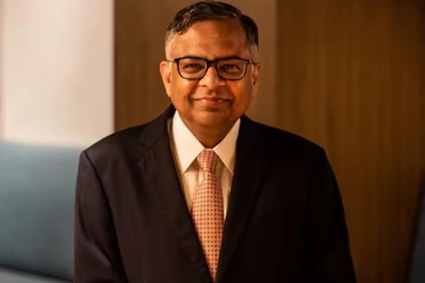 বিমান চলাচলের ক্ষেত্রে এয়ার লক হল এমন একটি পরিস্থিতি যেখানে বিমানের ইঞ্জিন বা জ্বালানি পাইপলাইনের মধ্যে বাতাসের বুদবুদ আটকে যায়। বাতাসের বুদবুদ আটকে যাওয়ার কারণে ইঞ্জিন এবং হাইড্রোলিক সিস্টেমে জ্বালানি প্রবাহ বন্ধ হয়ে যায়, যা বিমানের কর্মক্ষমতাকে প্রভাবিত করে। এই বুদবুদ জমা জ্বালানি সরবরাহ বন্ধ করে দেয়, যার কারণে ইঞ্জিন শক্তি পায় না। এর ফলে, বিমানটি থ্রাস্ট পায় না এবং উপরে যাওয়ার পরিবর্তে এটি নীচে পড়তে শুরু করে। বোয়িং ৭৮৭-এর মতো একটি বিমানে দুটি ইঞ্জিন থাকে এবং এটি একটি ইঞ্জিনেও উড়তে পারে। কিন্তু যদি দুটি ইঞ্জিনেই জ্বালানি সরবরাহ বন্ধ হয়ে যায়, তাহলে দুর্ঘটনা ঘটবেই।