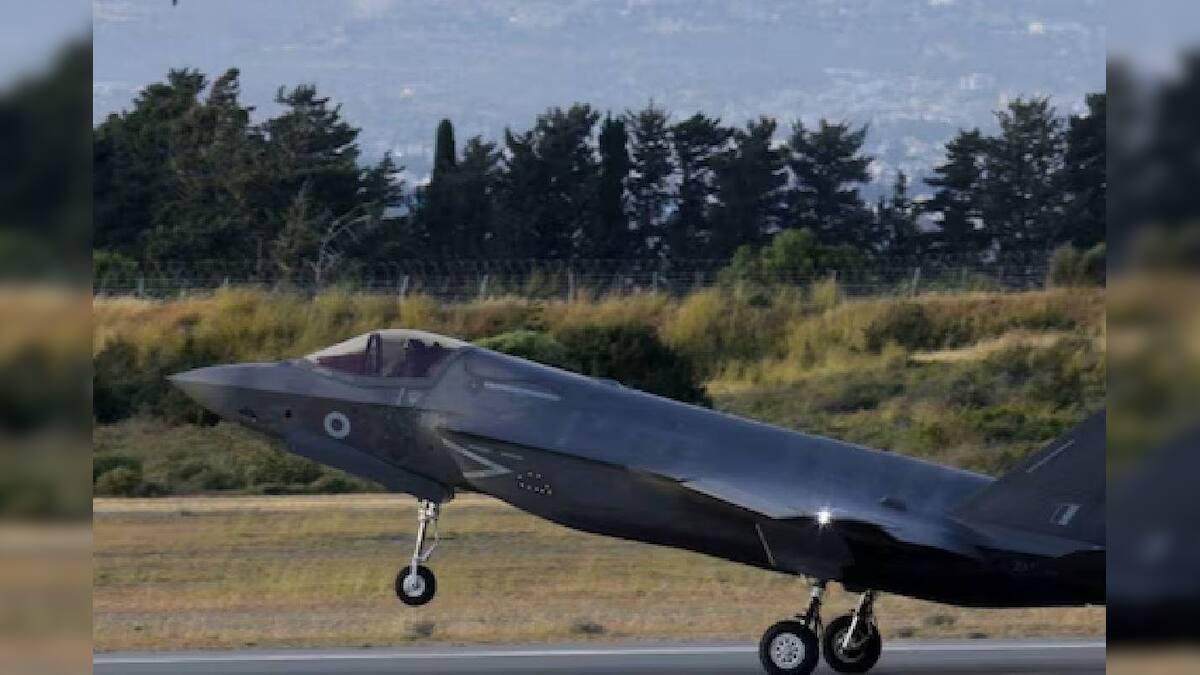 F-35 Fighter Jet Emergency Landing: চরম বিপদে কেরালায় জরুরি অবতরণ আমেরিকার F-35 যুদ্ধবিমানের! কেন ভারতে পঞ্চম প্রজন্মের জেট?