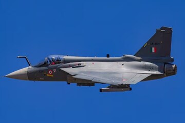 চরম বিপদে কেরালায় জরুরি অবতরণ আমেরিকার F-35 যুদ্ধবিমানের! কেন ভারতে পঞ্চম প্রজন্মের জেট?