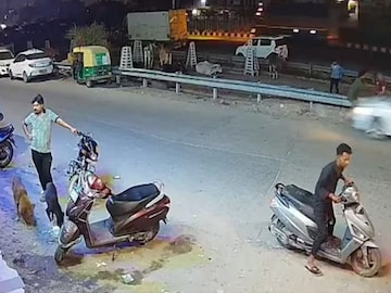 CCTV Footage: গাড়ি চালাতে চালাতে ঘুমিয়েই পড়লেন চালক ! নিয়ন্ত্রণহীন গাড়ি পিষে দিল রাস্তার ধারে দাঁড়িয়ে থাকা ২ পড়ুয়াকে CCTV Footage: গাড়ি চালাতে চালাতে ঘুমিয়েই পড়লেন চালক ! নিয়ন্ত্রণহীন গাড়ি পিষে দিল রাস্তার ধারে দাঁড়িয়ে থাকা ২ পড়ুয়াকে