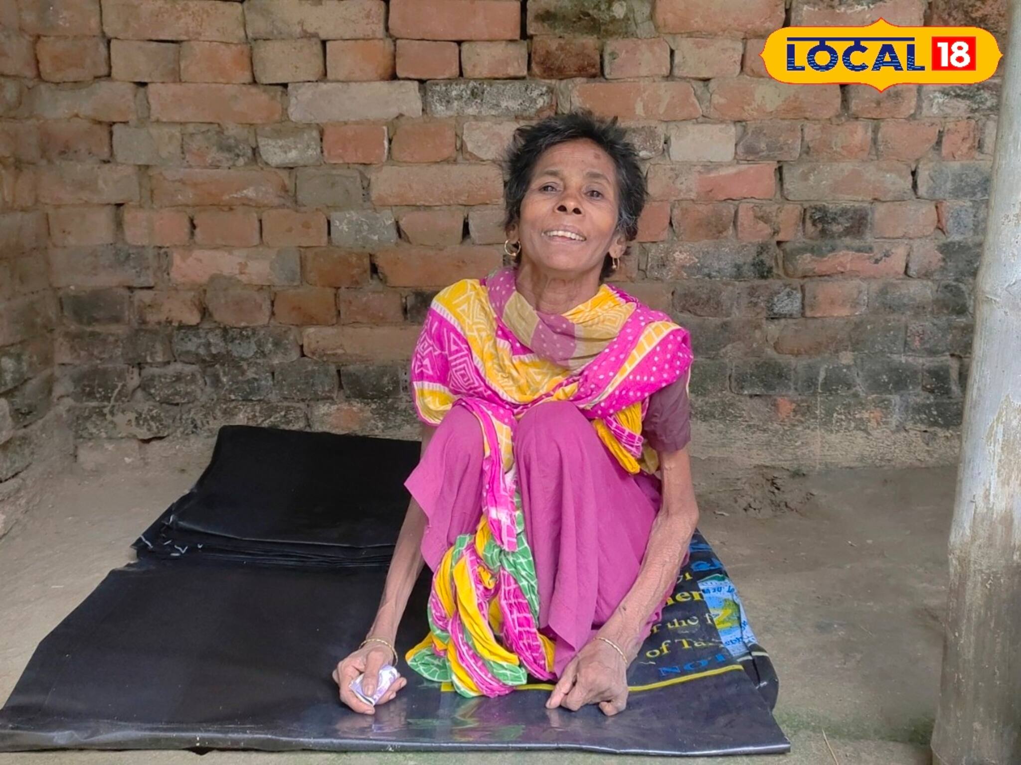 সরকারি সুবিধা পাচ্ছেন না মালদার এই অসহায় মহিলা