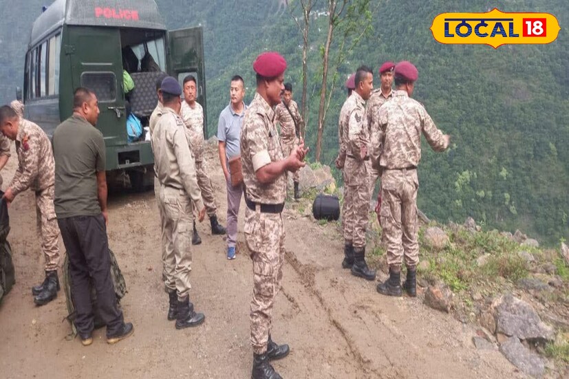 সেবক হয়ে ডুয়ার্স: প্রাকৃতিক সৌন্দর্যে মোড়া বিকল্প রুট। শিলিগুড়ি থেকে সেবক হয়ে ডুয়ার্সের পথ এখন সিকিমে পৌঁছানোর অন্যতম প্রধান বিকল্প। এই পাহাড়ি রাস্তা দিয়ে যাওয়ার পথে চোখ জুড়িয়ে যায় মনোরম দৃশ্যপট। ঝুঁকি কিছুটা থাকলেও, এটিই এখন কার্যকর পথ।