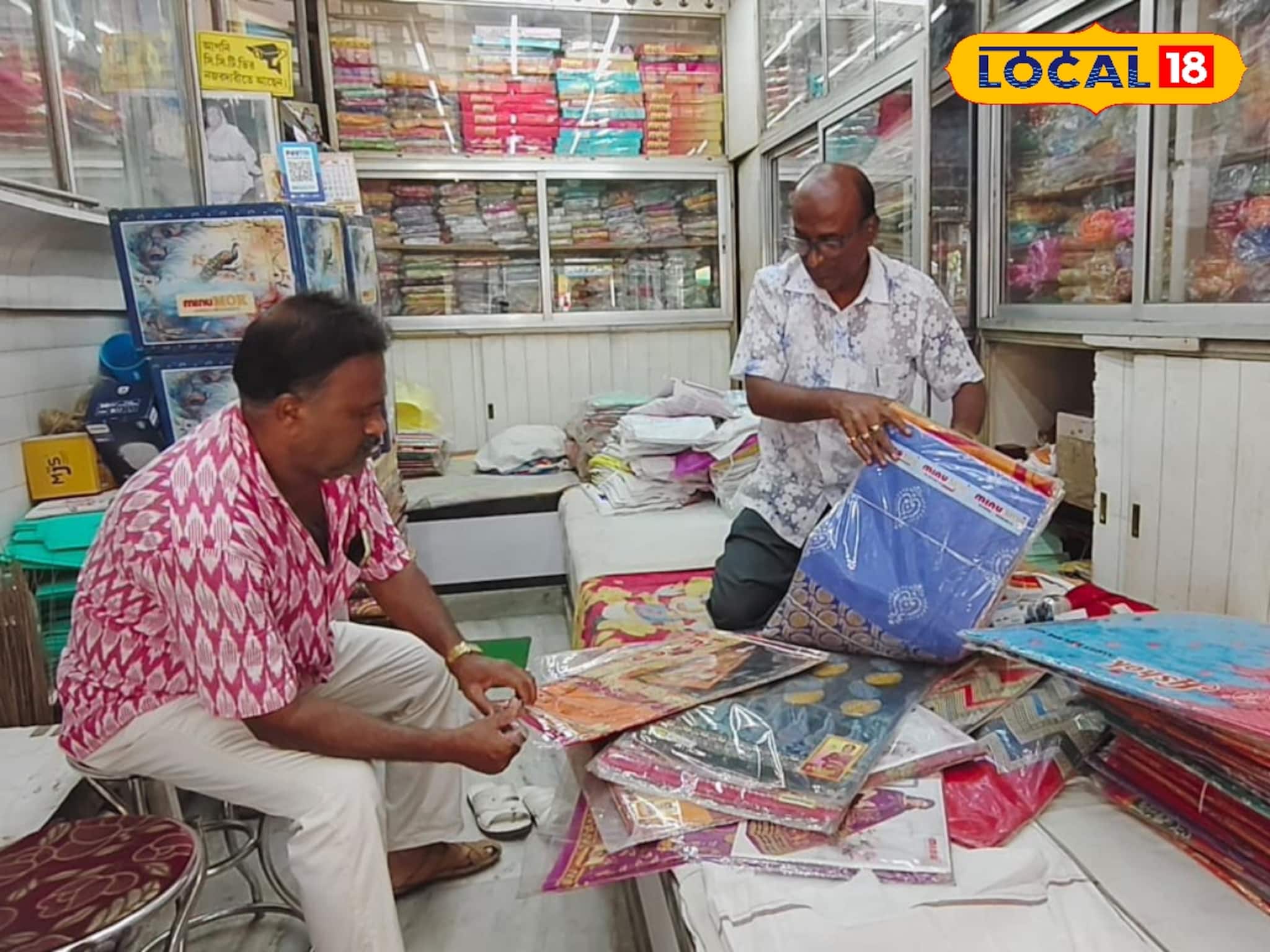 পদ পেয়েও ভোলেন নি পুরাতনকে! তিন তিনবারের পুরপ্রধান হয়েও কাপড় বেচে সংসার চালাচ্ছেন ইনি