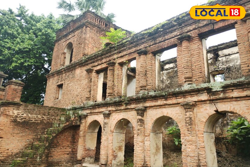 প্রতাপ আদিত্যের বংশধরেরা রাজার হাতে তুলে দিতে চাননি মায়ের মূর্তি। বাধ্য হয়ে বিষ্ণুপুরের রাজা ১৪টি মৌজা দান করেন তাদের এবং উপাধি দেন চৌধুরী। তখন থেকেই শুরু চৌধুরী রাজবাড়ীর