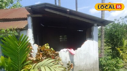 হাতির হানায় অঙ্গনওয়ারি কেন্দ্রের অবস্থা হাতির হানায় অঙ্গনওয়ারি কেন্দ্রের অবস্থা