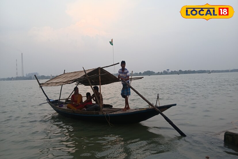 নদীর সৌন্দর্য এবং ধর্মীয় স্থান হিসেবে ভীষণ জনপ্রিয় উলুবেড়িয়া কালীবাড়ি। উলুবেড়িয়া আনন্দময়ী কালীবাড়িতে সারা বছর ভক্ত সমাগম বা দর্শনার্থীদের ভিড় দেখা যায়। মানুষ মা কালীর আরাধনার পাশাপাশি এখানকার নদীর সৌন্দর্য উপভোগ করতে হাজির হয়। বিকেল হলেই অসংখ্য মানুষ জেলার বিভিন্ন প্রান্ত থেকে নদী পাড়ে ভিড় জমাচ্ছে। উলুবেড়িয়া কালীবাড়ির গা ঘেঁষে চলা হুগলি নদীর উপর নৌকায় চেপে ভেসে বেড়ানোর দারুণ আগ্রহ দেখাচ্ছে মানুষ। মাত্র ৫০ টাকায় নৌকা বাহা। 