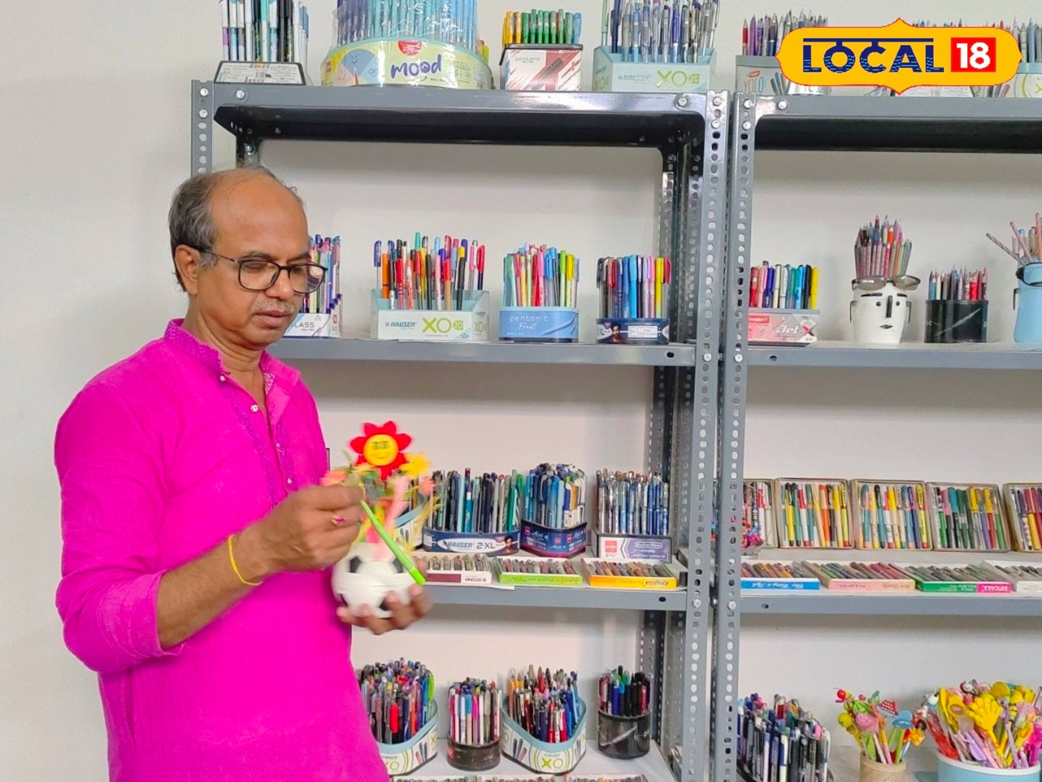 রয়েছে ৫ হাজার নতুন পুরাতন কালেকশন! এই বাড়ি যেন আস্ত পেন মিউজিয়াম