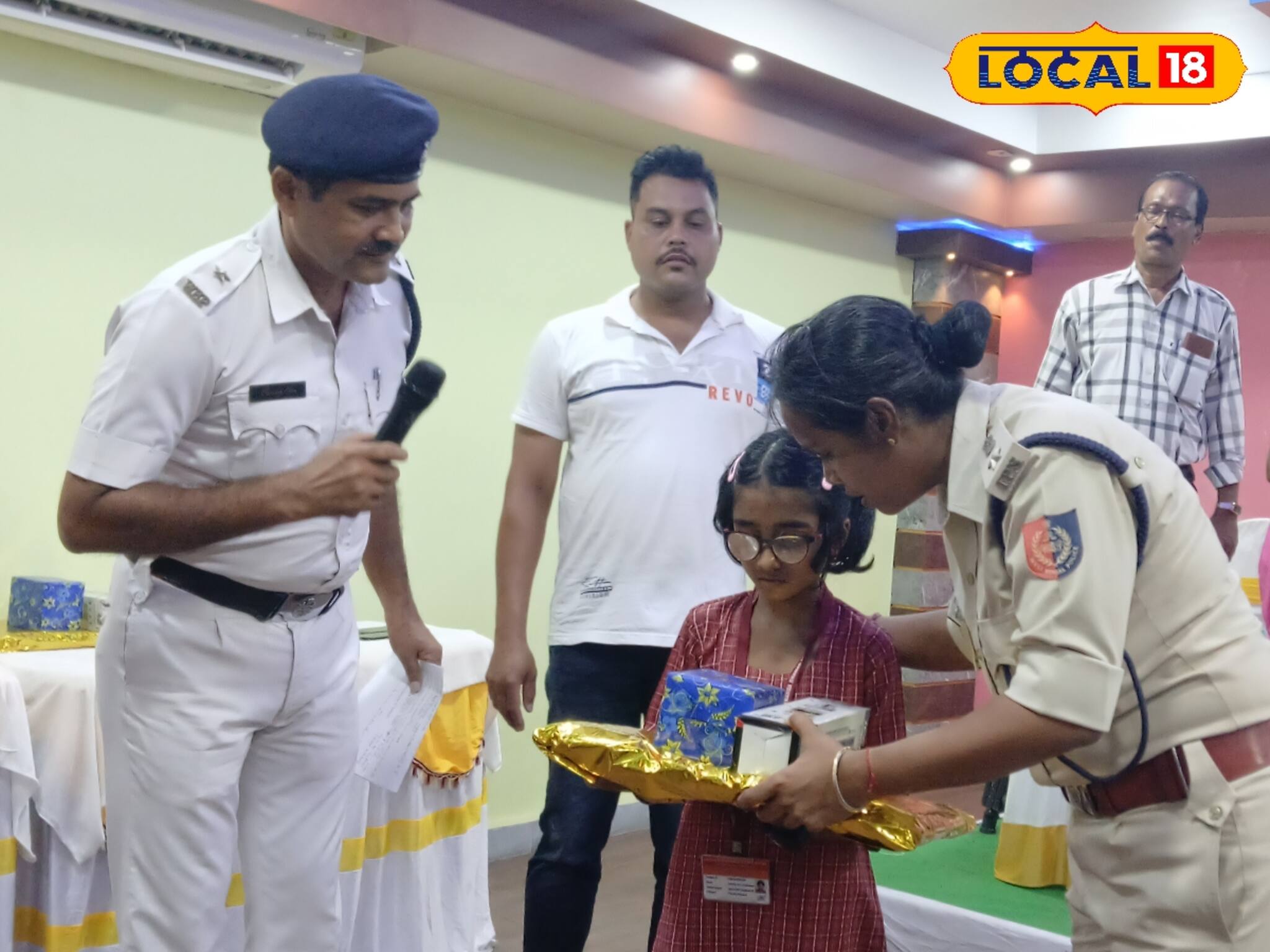শিক্ষা দিল বিশেষভাবে সক্ষম শিশুরা! পুলিশের অভিনব উদ্যোগে প্রাণ বাঁচবে বহু মানুষের