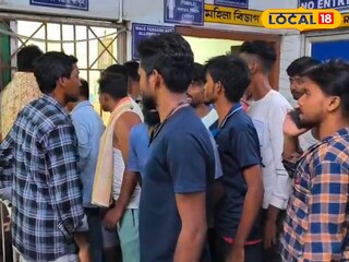 বিক্ষোভ চলছে হাসপাতালে 