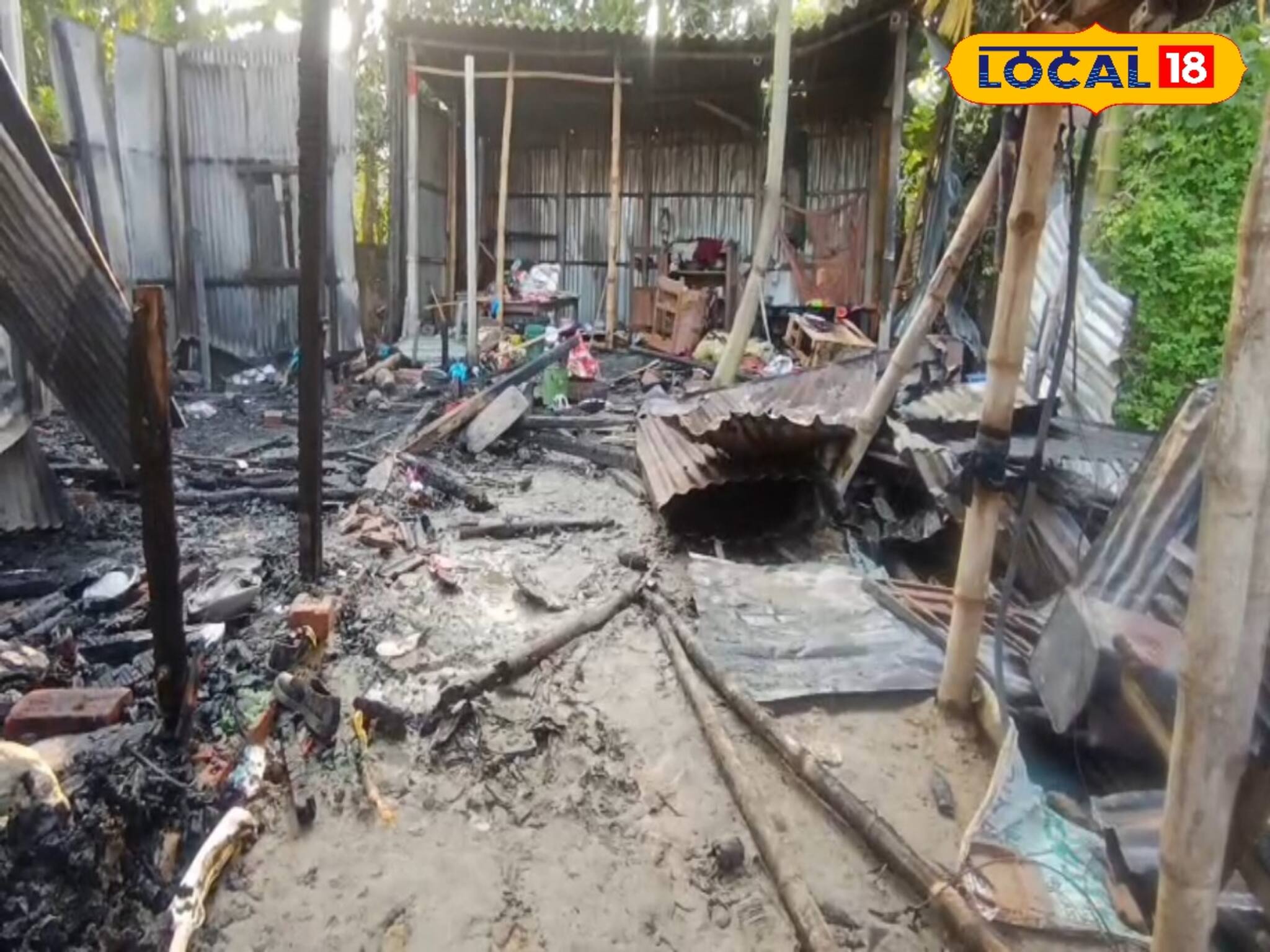 শর্ট সার্কিট থেকে ভয়াবহ দুর্ঘটনা, আগুনে পুড়ে ছাই বালুরঘাটের ৪টে বাড়ি