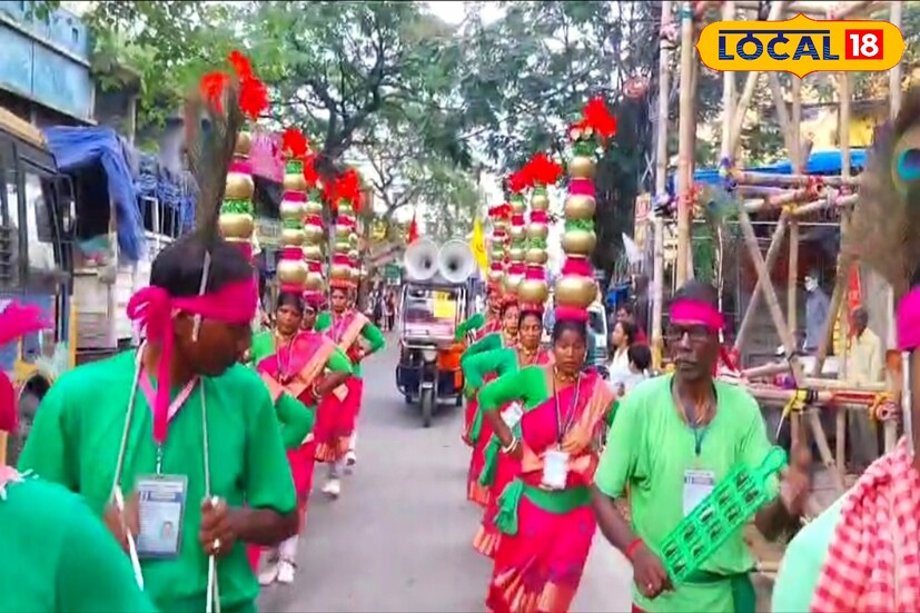 আর এই রথ যাত্রার মধ্যে দিয়েই এবার কামারহাটি বিধানসভার বিধায়ক মদন মিত্র ২০২৬ সালে কামারহাটি বিধানসভা কেন্দ্রের জনসংযোগের কাজ শুরু করলেন বলেও মনে করছেন রাজনৈতিক মহল