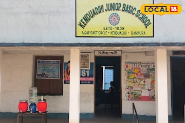 পাখির বাসা থেকে পরিবেশবান্ধব কলম, আরও কতকি! বাঁকুড়ার এই শুধু স্কুল, রাজ্যের গর্ব পাখির বাসা থেকে পরিবেশবান্ধব কলম, আরও কতকি! বাঁকুড়ার এই শুধু স্কুল, রাজ্যের গর্ব