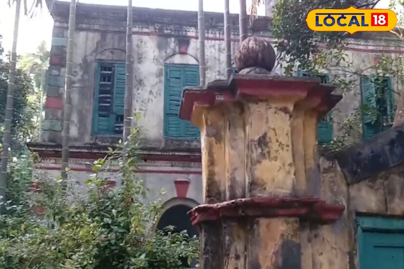 জেনারেল রায়চৌধুরীর পূর্বপুরুষরা এই টাকিতেই স্থায়ীভাবে বসবাস করতেন। সৈয়দপুর এলাকায় অবস্থিত তাঁদের পৈতৃক বাড়িটি এক সময় রায়চৌধুরীদের জমিদারি কেন্দ্র ছিল। এই বাড়ির স্থাপত্য, দালান-কোঠা, মাটির সিঁড়ি, আর বাগানের প্রাচীর-সবই বহন করে সেই জমিদারিকালের ছাপ। বাড়িটি আজও টাকির অন্যতম দ্রষ্টব্য ঐতিহ্যবাহী স্থাপনা হিসেবে রয়ে গেছে।