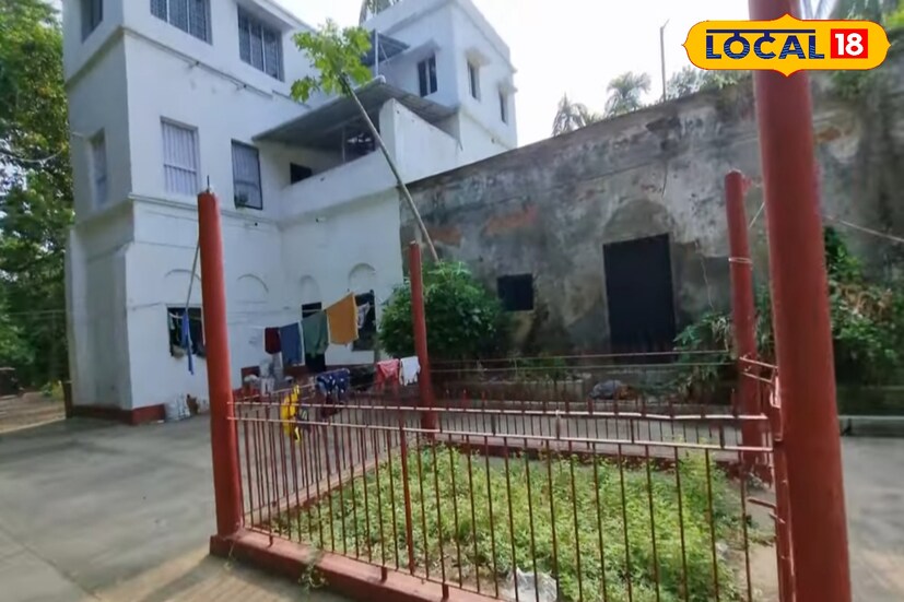 উত্তর ২৪ পরগনার সীমান্ত শহর টাকি শুধু ইছামতি নদী ও প্রাকৃতিক সৌন্দর্যের জন্য নয়, ইতিহাস-ঐতিহ্যের কারণেও উল্লেখযোগ্য। এখানকার এক প্রখ্যাত পরিবার হল রায় চৌধুরী বংশ, যার অন্যতম কৃতী সন্তান ভারতের প্রাক্তন সেনা প্রধান জেনারেল শংকর রায়চৌধুরী।