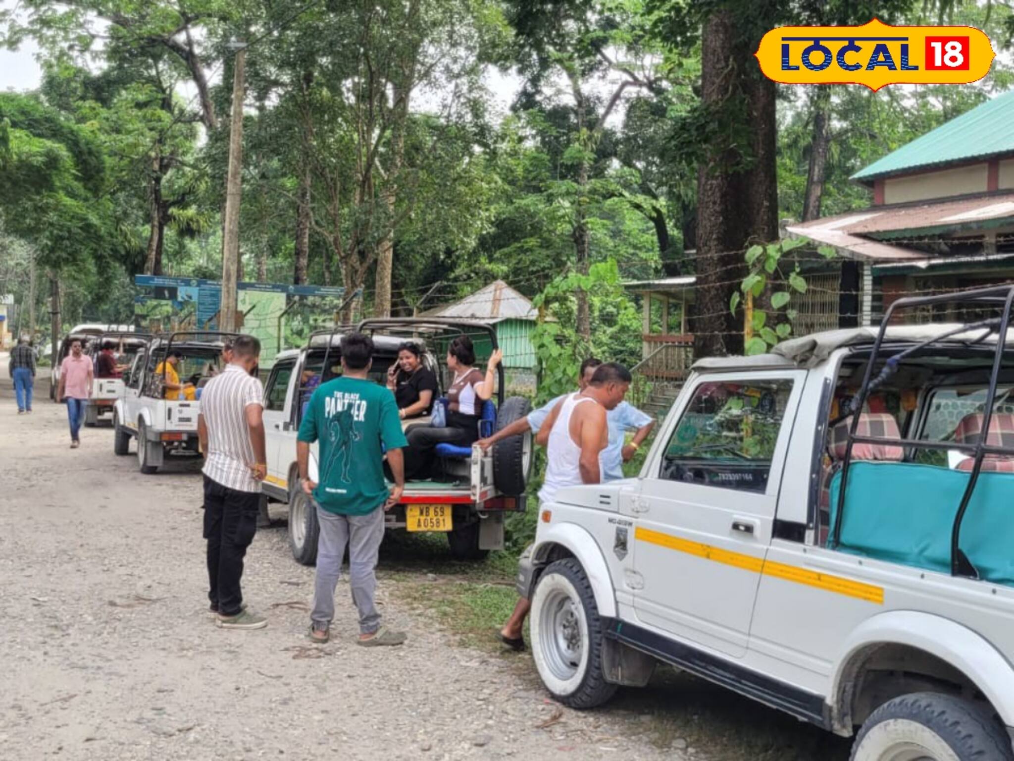 জলদাপাড়ার জঙ্গলে হল কী...? কাতারে কাতারে পর্যটকের ভিড়, জঙ্গলে উপচে পড়া ভিড়