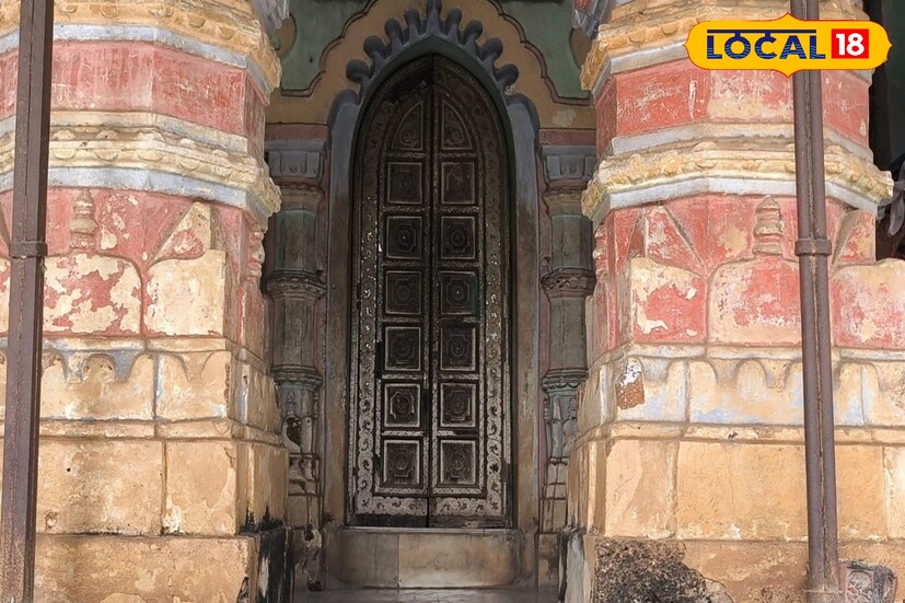 বাঁকুড়ায় আসলে কোথায় ঘুরবেন? তাহলে চলে আসুন এই নাম না জানা রাজবাড়িতে। রাজবাড়িটি রয়েছে বাঁকুড়া জেলার সিমলাপালে। বাঁকুড়ায় আসলে কোথায় ঘুরবেন? তাহলে চলে আসুন এই নাম না জানা রাজবাড়িতে। রাজবাড়িটি রয়েছে বাঁকুড়া জেলার সিমলাপালে।