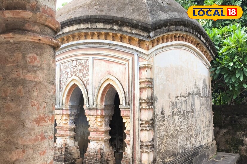 ঘোরার আমেজটা বহাল তবিয়তে থাকবে তা বলাই বাহুল্য। সেই কারণেই বাঁকুড়ার এই রাজবাড়ি আপনার গরম শেষে একটা সুন্দর ডেসটিনেশন হতেই পারে।