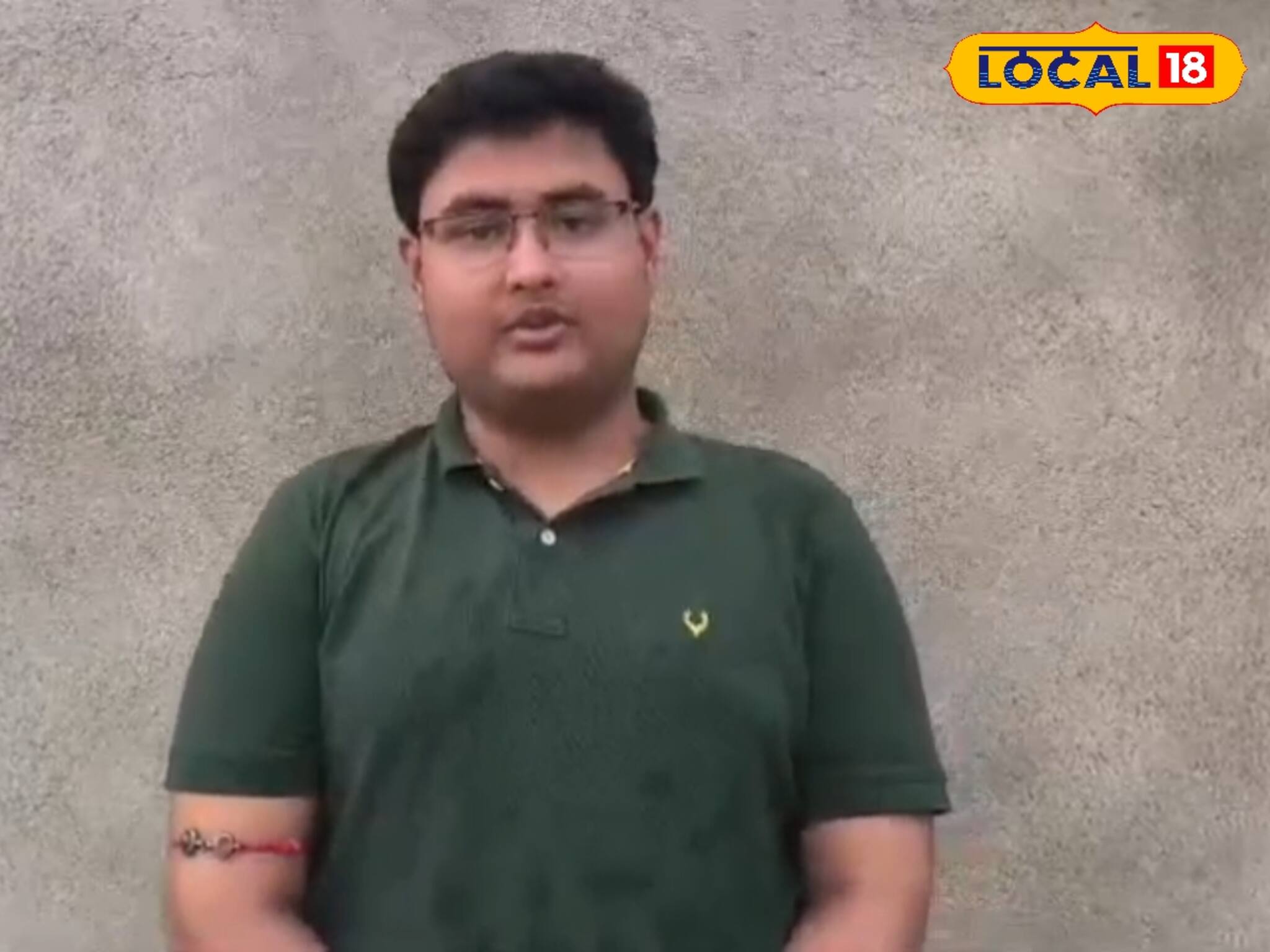 বাবা কৃষক, NEET-এ রাজ‍্যে তৃতীয় মুর্শিবাদের গ্রামের ছেলে অনীক! ল‍্যাপটপ দিলেন বিধায়ক