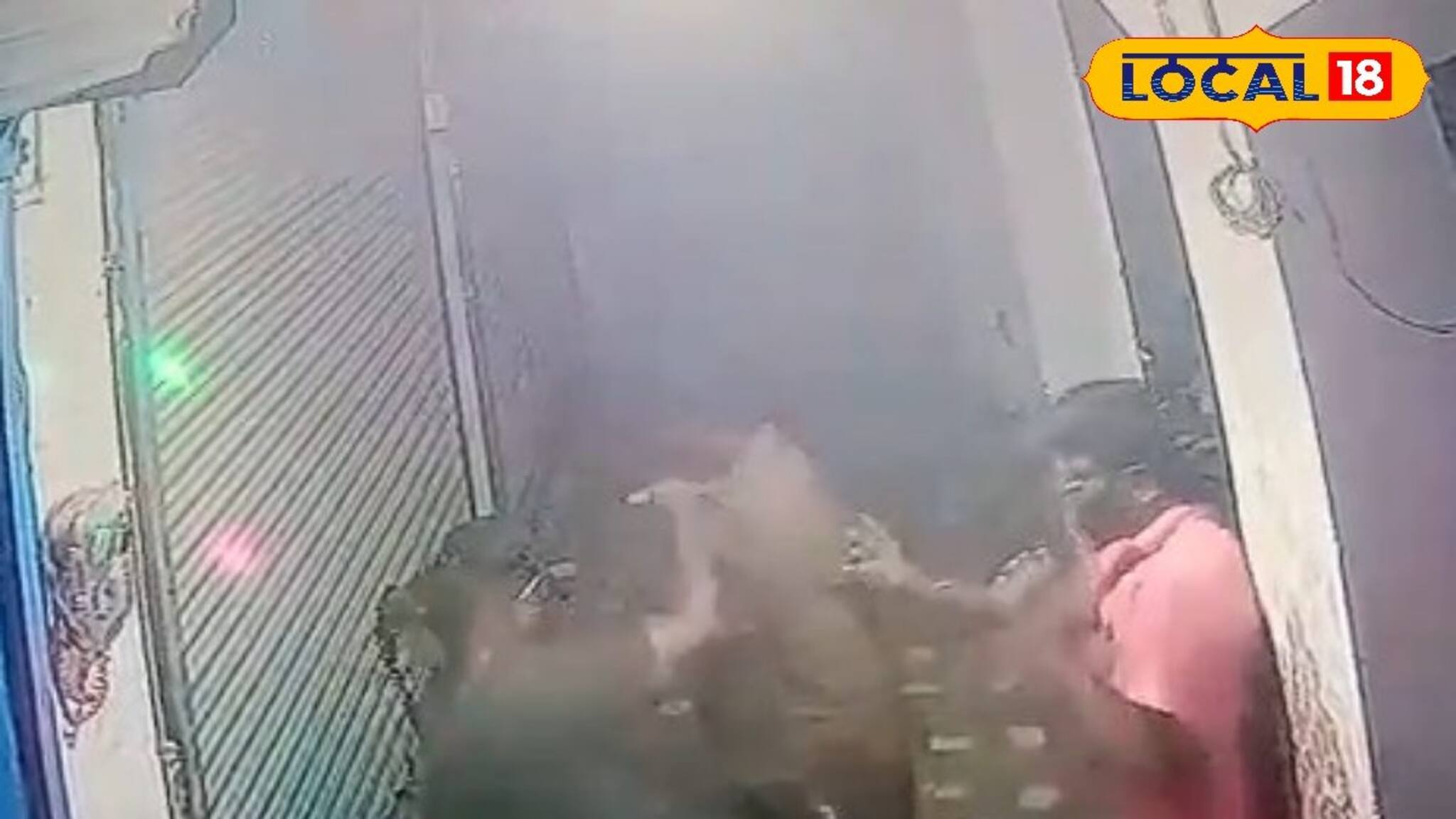 সিসিটিভি ফুটেজে হত্যাকাণ্ড! এলোপাথাড়ি ছুরির কোপ! পুলিশফাঁড়ির কাছেই নিহত ট্রাকচালক