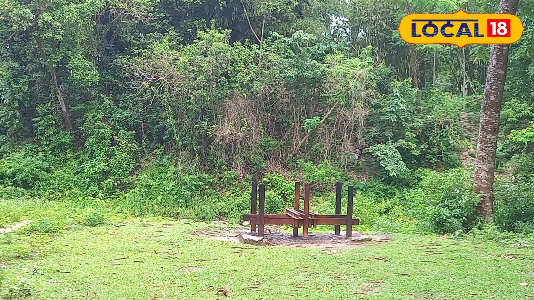 জল-কাদা অন্ধকারে নয়, শেষযাত্রাটা যেন শান্তির হয়!' শ্মশানের বেহাল অবস্থা, চাই সমাধান