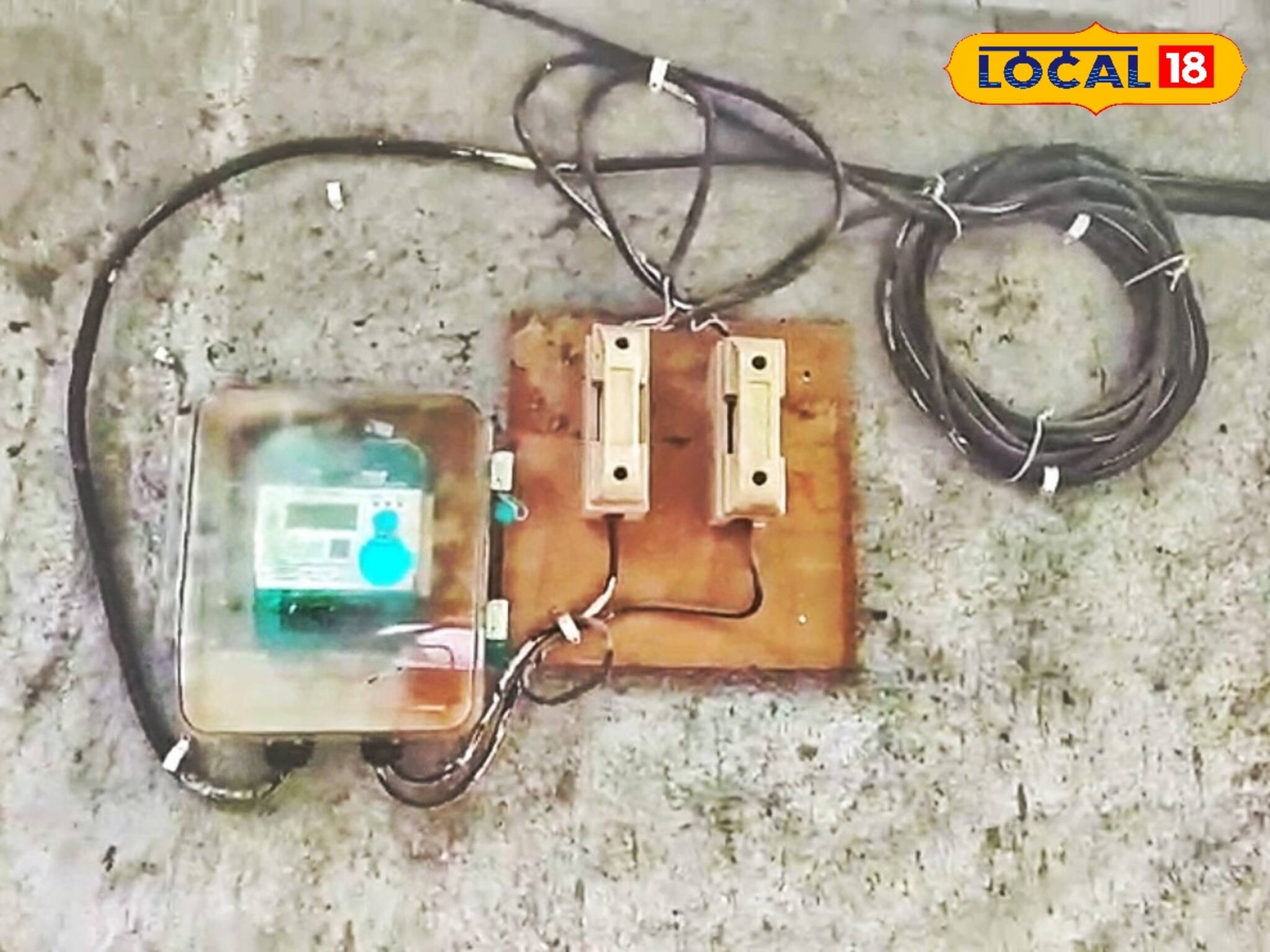 দু'মাস না হতেই হঠাৎ জ্বলে উঠল আগুন, পুড়ে ছাই 'স্মার্ট মিটার'...! অল্পের জন্য বাঁচল বাড়ি