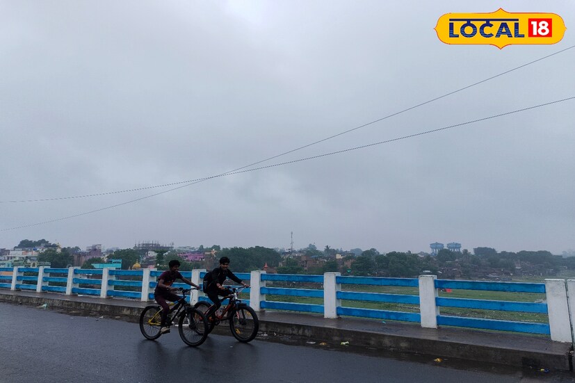 আলিপুরদুয়ার এবং কোচবিহার জেলায় এক বা দুটি জায়গায় ঝড়ো হাওয়া (৩০-৪০ কিমি/ঘণ্টা) সহ বজ্রঝড় এবং বজ্রপাতের সম্ভাবনা খুব বেশি।