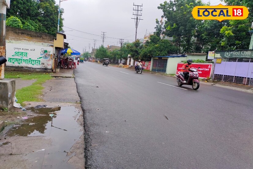 এই সময় যা করবেন, বজ্রপাতের সময় নিরাপদ স্থানে আশ্রয় নিন এবং গাছ/বিদ্যুতের খুঁটির নিচে আশ্রয় নেবেন না এবং জলাশয়ের সংস্পর্শ এড়িয়ে চলুন। যানবাহনে যাতায়াতের সময় সুবিচারের সাথে নিয়ন্ত্রণ করে চলুন। ভূমিধস প্রবণ এবং জলাবদ্ধতা পূর্ণ এলাকায় চলাচল এড়িয়ে চলুন। চাষিদের ক্ষেত্রে সার এবং কীটনাশক ব্যবহার করতে নিষেধ করা হচ্ছে। কারণ এটি ধুয়ে ফেলতে পারে।