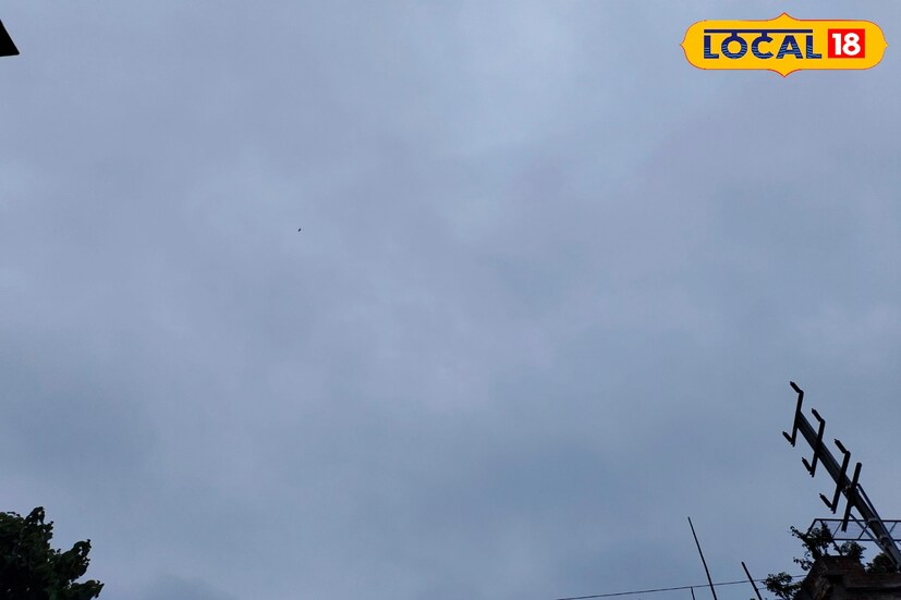 দার্জিলিং, জলপাইগুড়ি, কালিম্পং জেলায় কমলা সতর্কতা জারি করেছে আবহাওয়া দফতর। এই তিনটি জেলার এক বা দুটি জায়গায় ভারী থেকে অতি ভারী বৃষ্টিপাত (০৭-২০ সেমি) হতে পারে। এক বা দুটি জায়গায় ঝড়ো হাওয়া (৩০-৪০ কিমি/ঘণ্টা) সহ বজ্রঝড় এবং বজ্রপাতের সম্ভাবনা রয়েছে। এবং এক বা দুটি জায়গায় বজ্রপাতের সম্ভাবনা খুব বেশি।