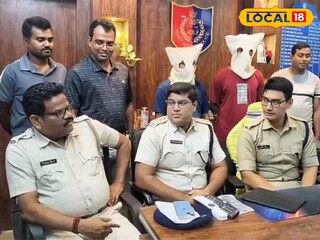 পুলিশের সঙ্গে গ্রেফতার হওয়া দুষ্কৃতীরা