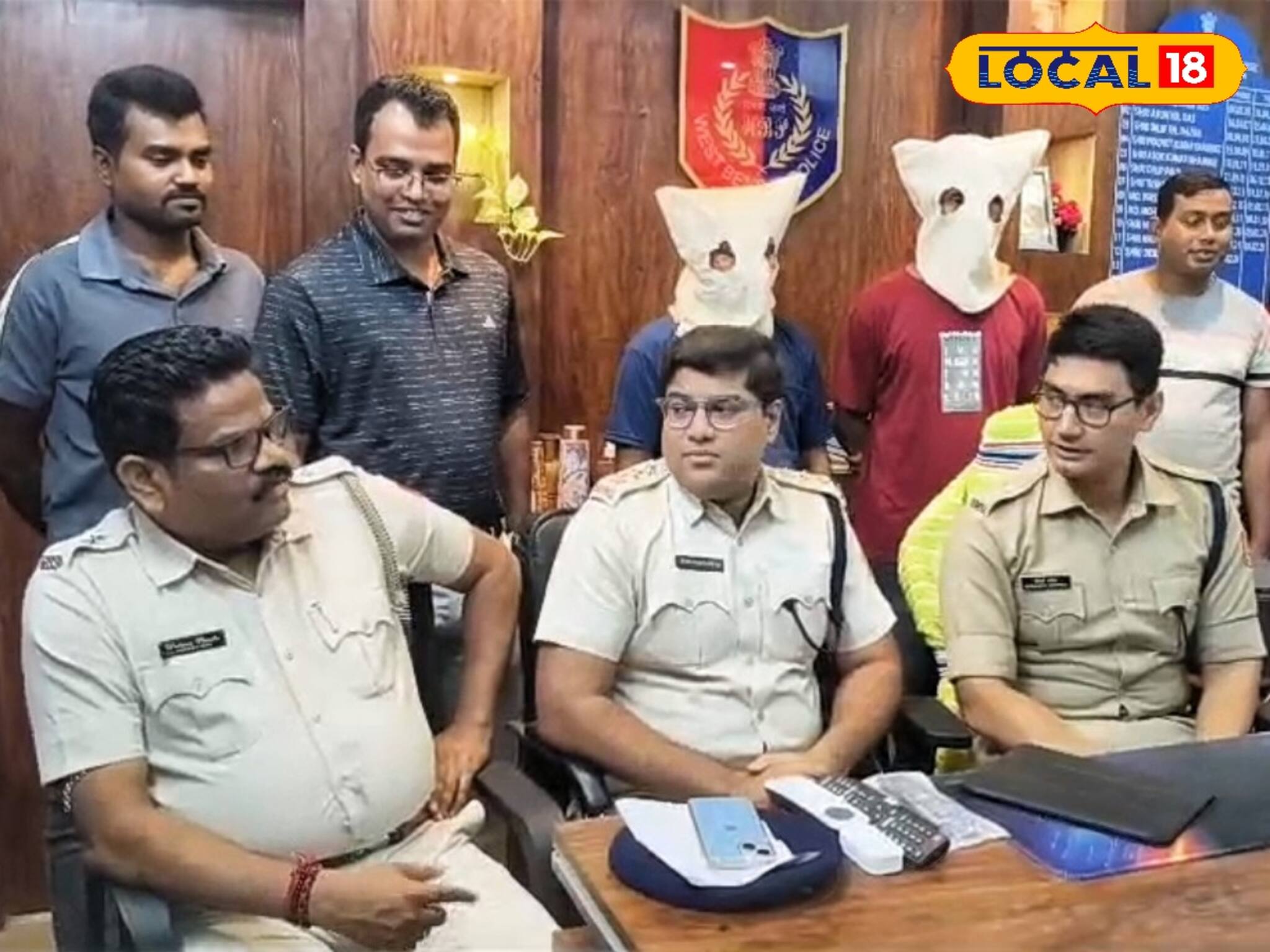 চোখে লঙ্কার গুঁড়ো ছিটিয়ে ভয়াবহ কাণ্ড নদিয়ায়!নাটকীয় ভাবে দুই দুষ্কৃতীকে গ্রেফতার পুলিশের