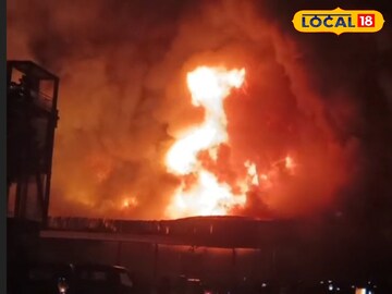 Barasat Fire: বারাসতে গোডাউনে বিধ্বংসী আগুন, যুদ্ধকালীন পরিস্থিতিতে নিয়ন্ত্রণে আনার কাজ করছে দমকলের ১৫ টি ইঞ্জিন,অবরুদ্ধ টাকি রোড