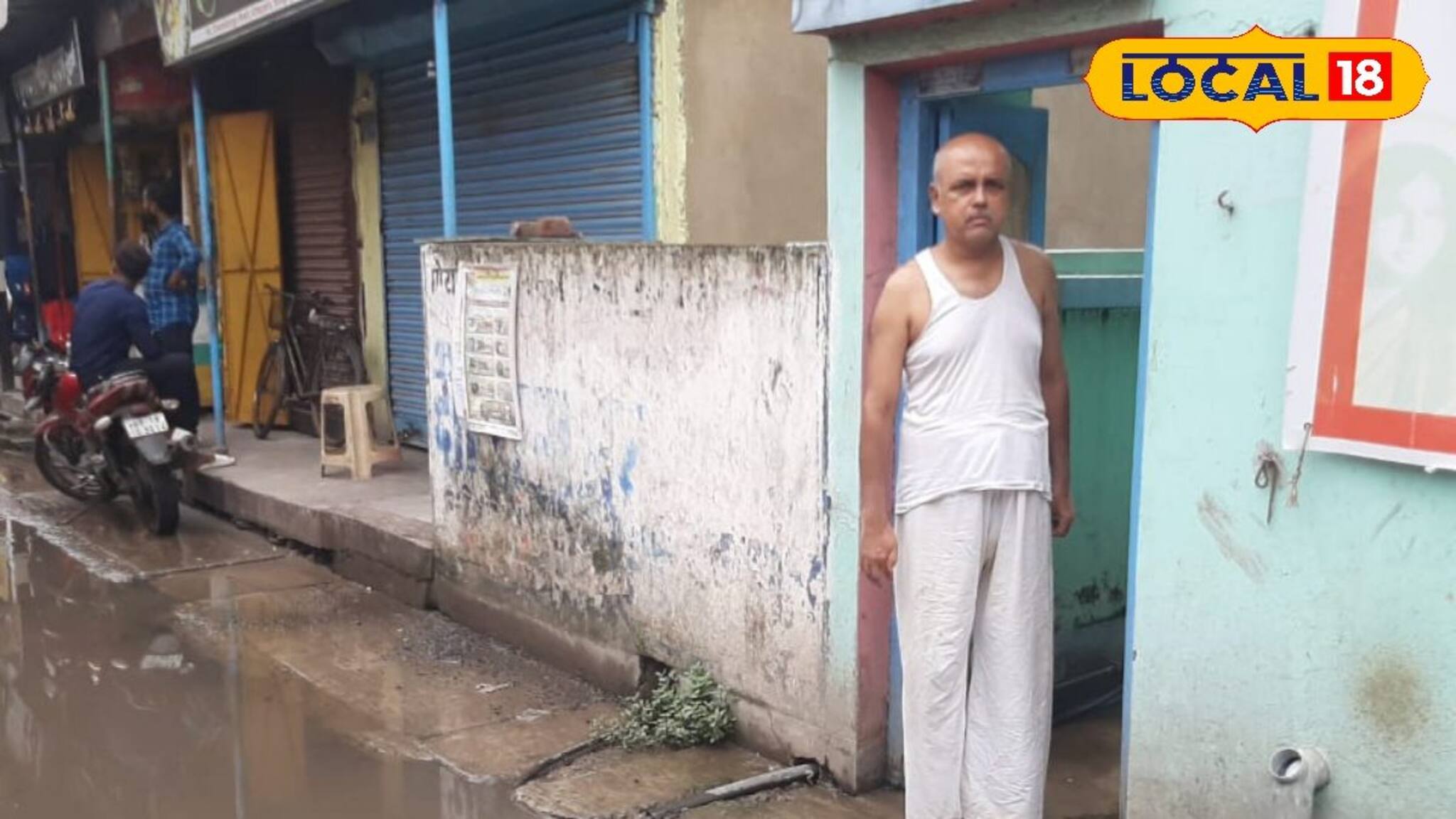 দেখে তুমুল বৃষ্টির জল মনে হলেও নয়! পুরোটাই নর্দমার! চরম দুর্ভোগ হুগলিতে