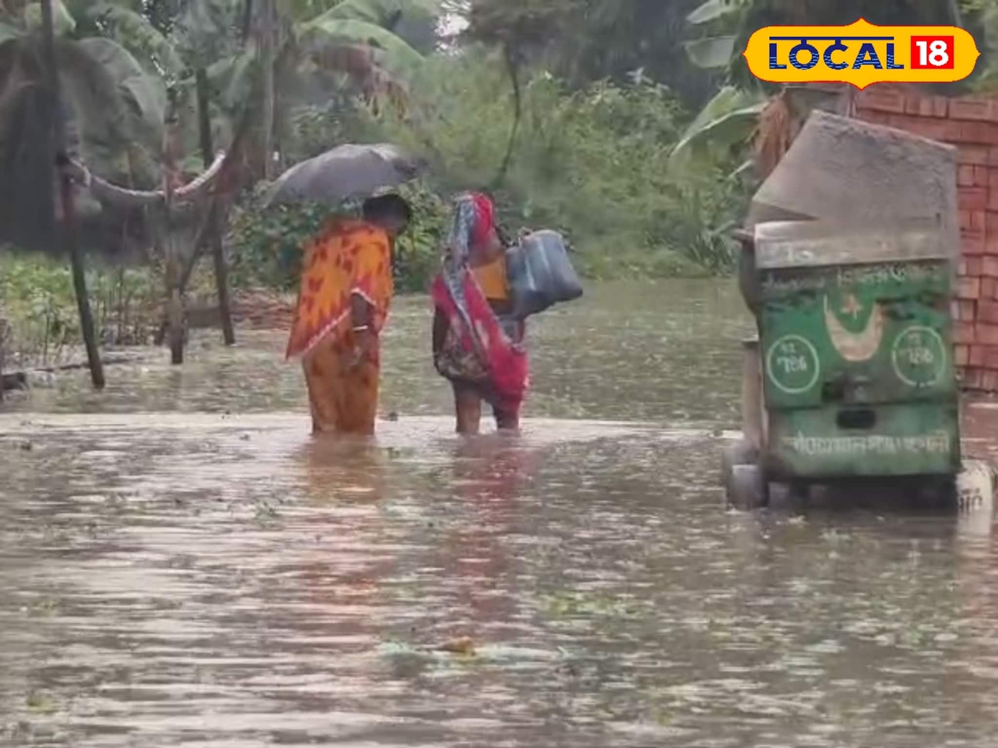 কোথাও হাঁটু জল, কোথাও এক কোমর! বর্ষা শুরুতেই বানভাসি গোঘাট