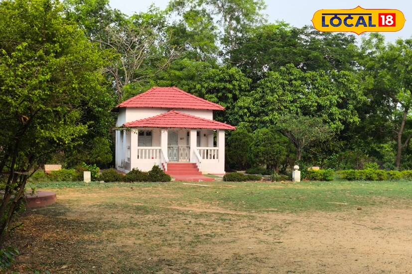 ইতিমধ্যেই শুশুনিয়া পাহাড় বেড়াতে এসে, একাধিক মানুষ পৌঁছে যাচ্ছেন ইতিহাসের স্বাদ নিতে। এই গ্রামের একেবারে পাশেই রয়েছে নতুন একটি রিসর্ট, যার নাম শিউলিবোনা উইক এন্ড স্টে। যোগাযোগ নম্বর 8927564507।