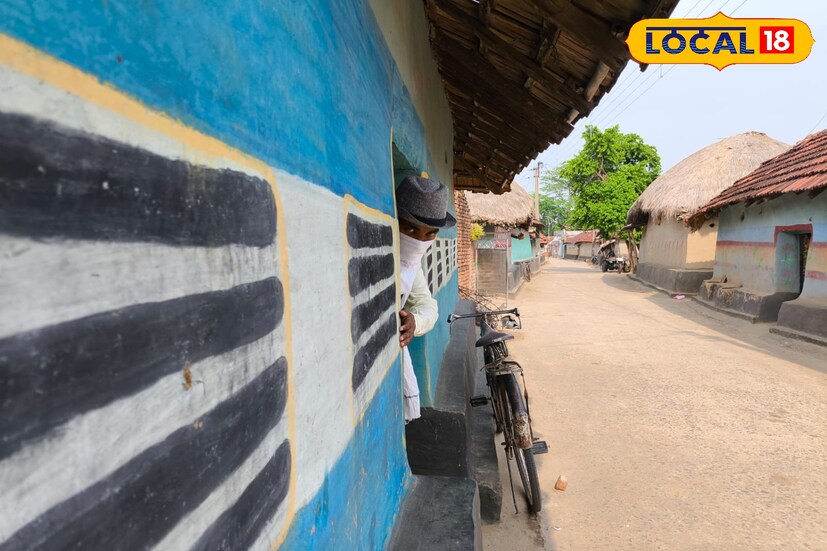 গ্রামবাসী নৃপেণ মুর্মু জানান, 