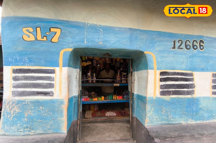 কোথাও ফুটে উঠছে শিকারের গল্প আবার কোথাও চেন্নাই এক্সপ্রেস। দেওয়ালে জায়গা করে নিয়েছে জনপ্রিয় সামাজিক মাধ্যমের লোগো। যারা খোঁজ খবর রাখেন তাদের জন্য দারুণ একটা ঘুরে দেখার জায়গা হতে পারে এই গ্রাম।