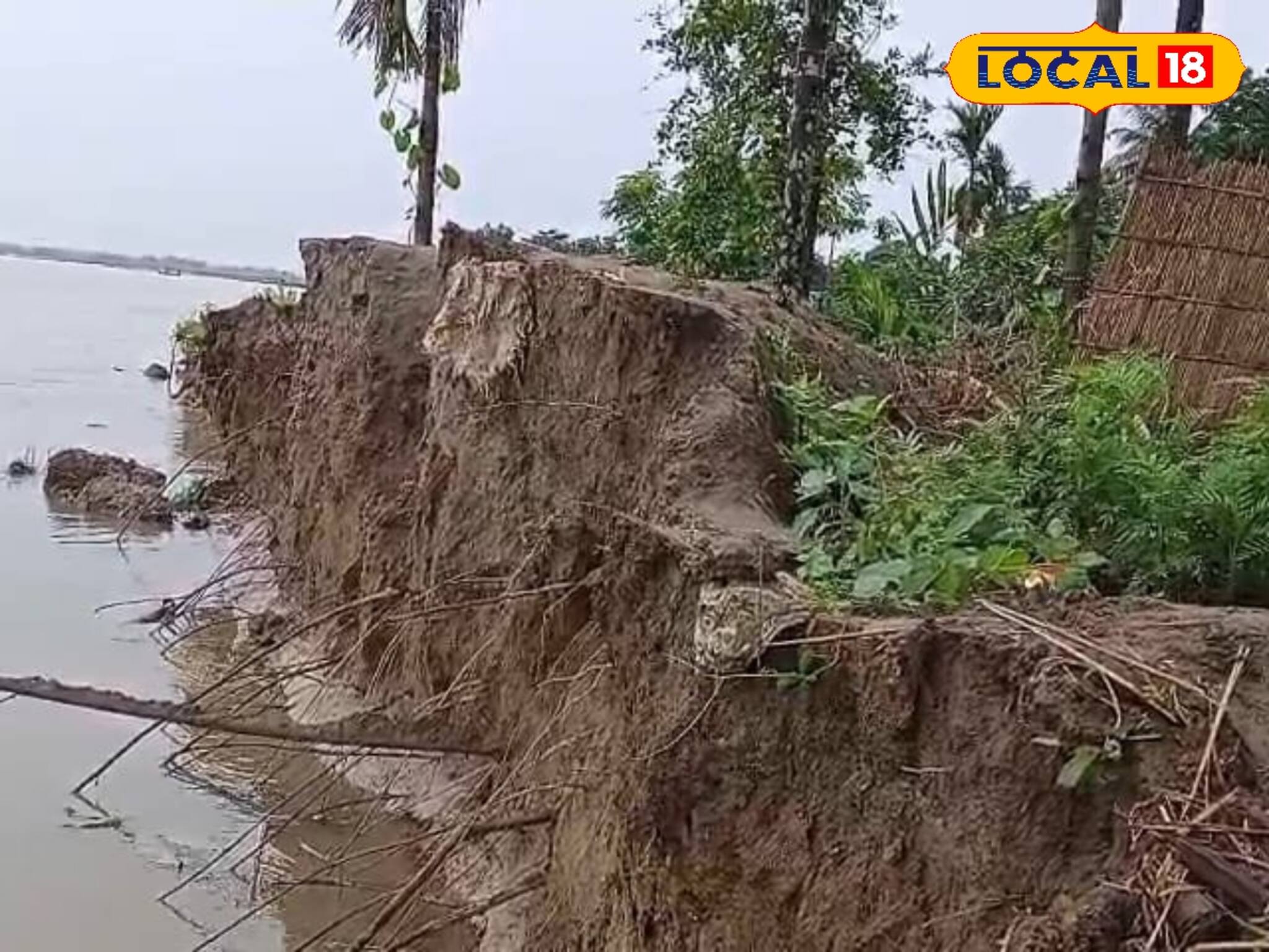 দুই নদীর সাঁড়াশি আক্রমণে ঘুম উড়ছে রাতের! জমিজমা, ভিটে মাটি হারানোর আশঙ্কায় ১৫০ পরিবার