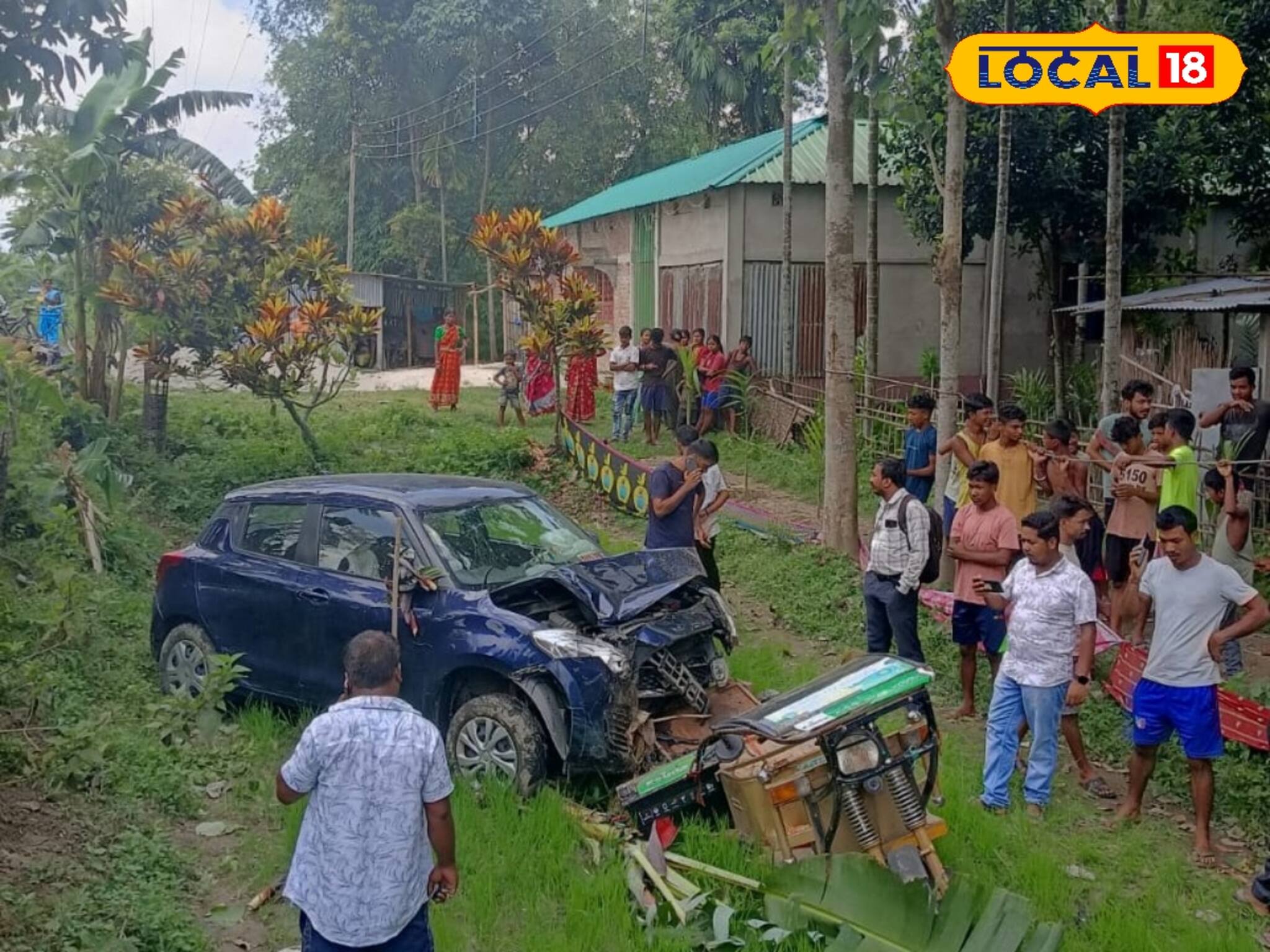 পুলিশ লেখা গাড়ির সজোরে ধাক্কা টোটোয়! নয়ানজুলিতে যাত্রীরা! রথযাত্রায় বড় বিপদ জলপাইগুড়িতে