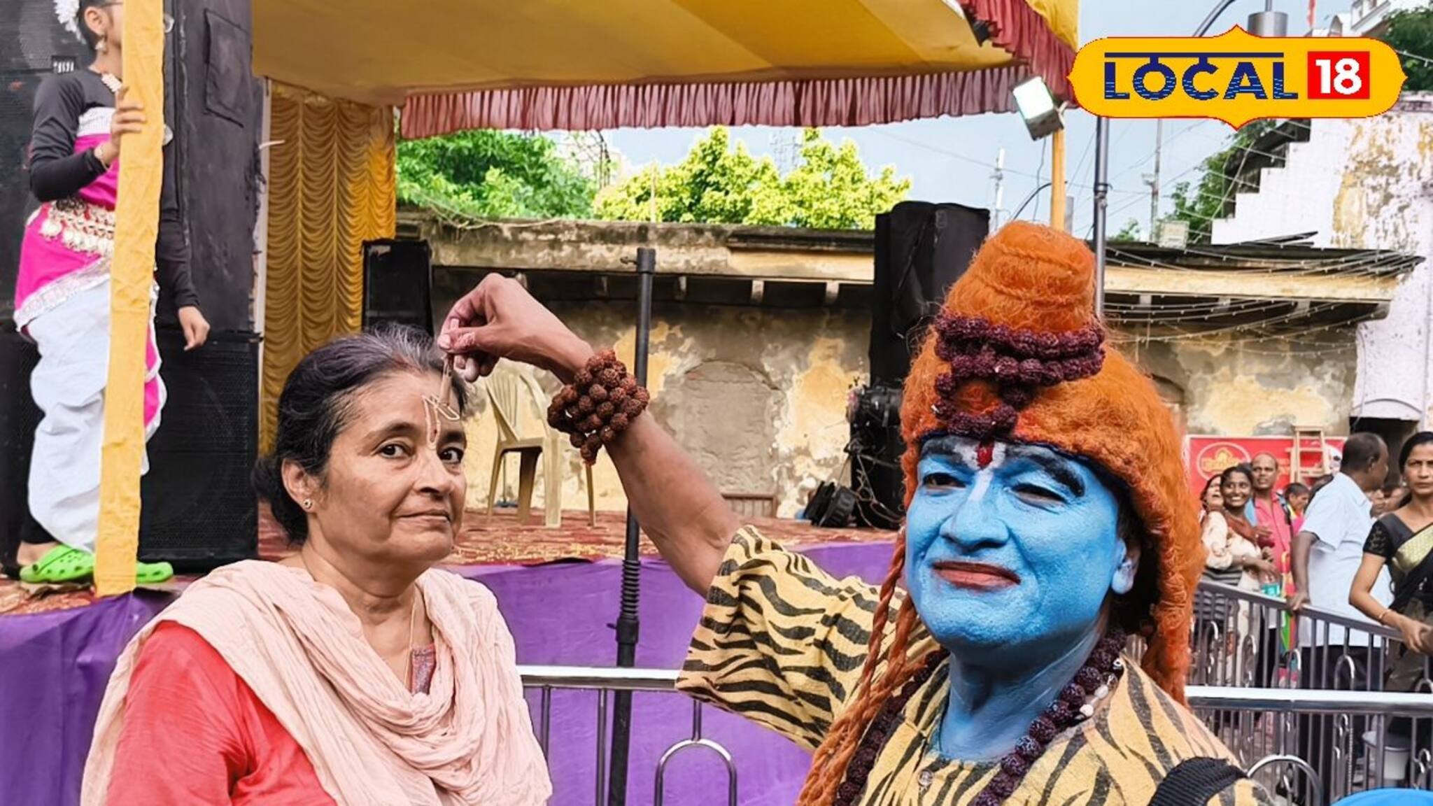 জবরদখল উচ্ছেদে ভাঙা পড়েছিল চায়ের দোকান, পেট চালাতে তিনি এখন 'টিপ' পরান সবাইকে!